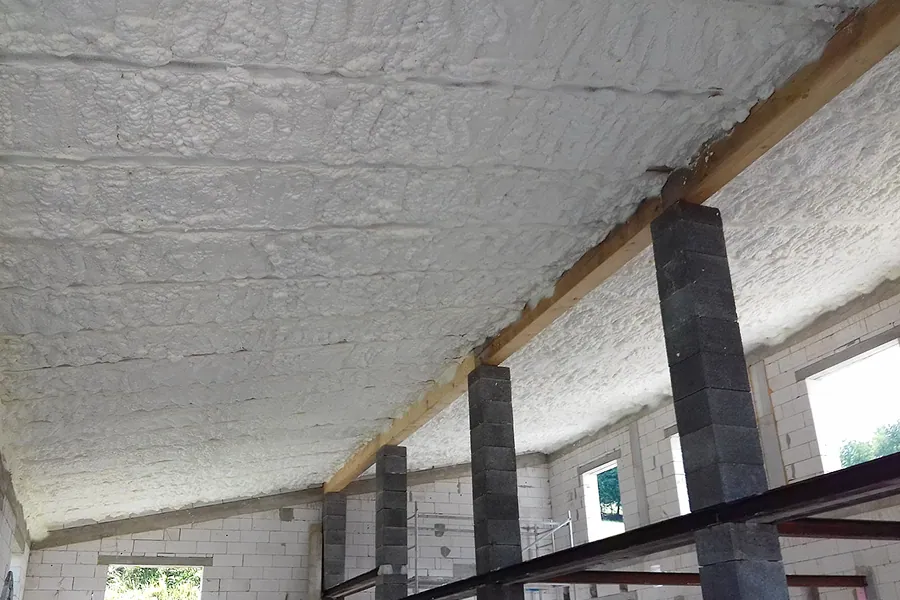 Izolace stropu stříkanou PUR pěnou – reference Superizolace 29
