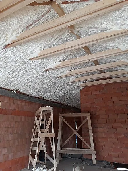 Zateplení střechy stříkanou PUR pěnou – reference Superizolace 25