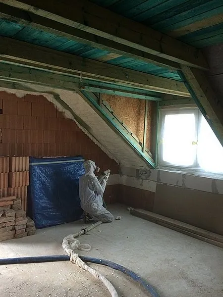 Zateplení střechy stříkanou PUR pěnou – reference Superizolace 17