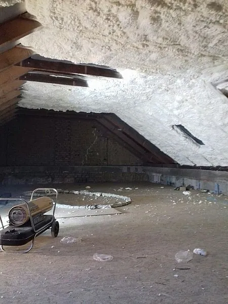 Izolace stropu stříkanou PUR pěnou – reference Superizolace 77