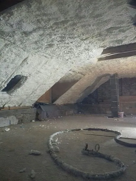 Izolace stropu stříkanou PUR pěnou – reference Superizolace 62