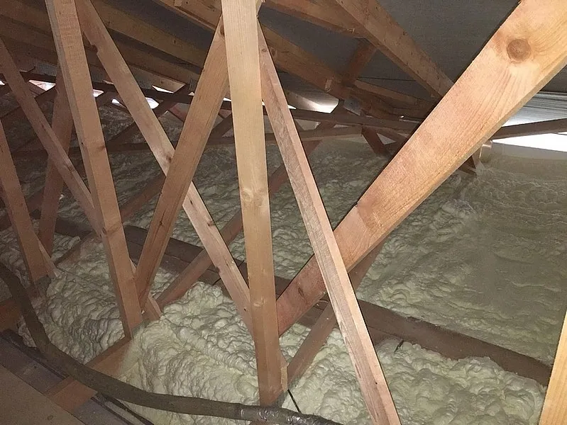 Izolace stropu stříkanou PUR pěnou – reference Superizolace 87