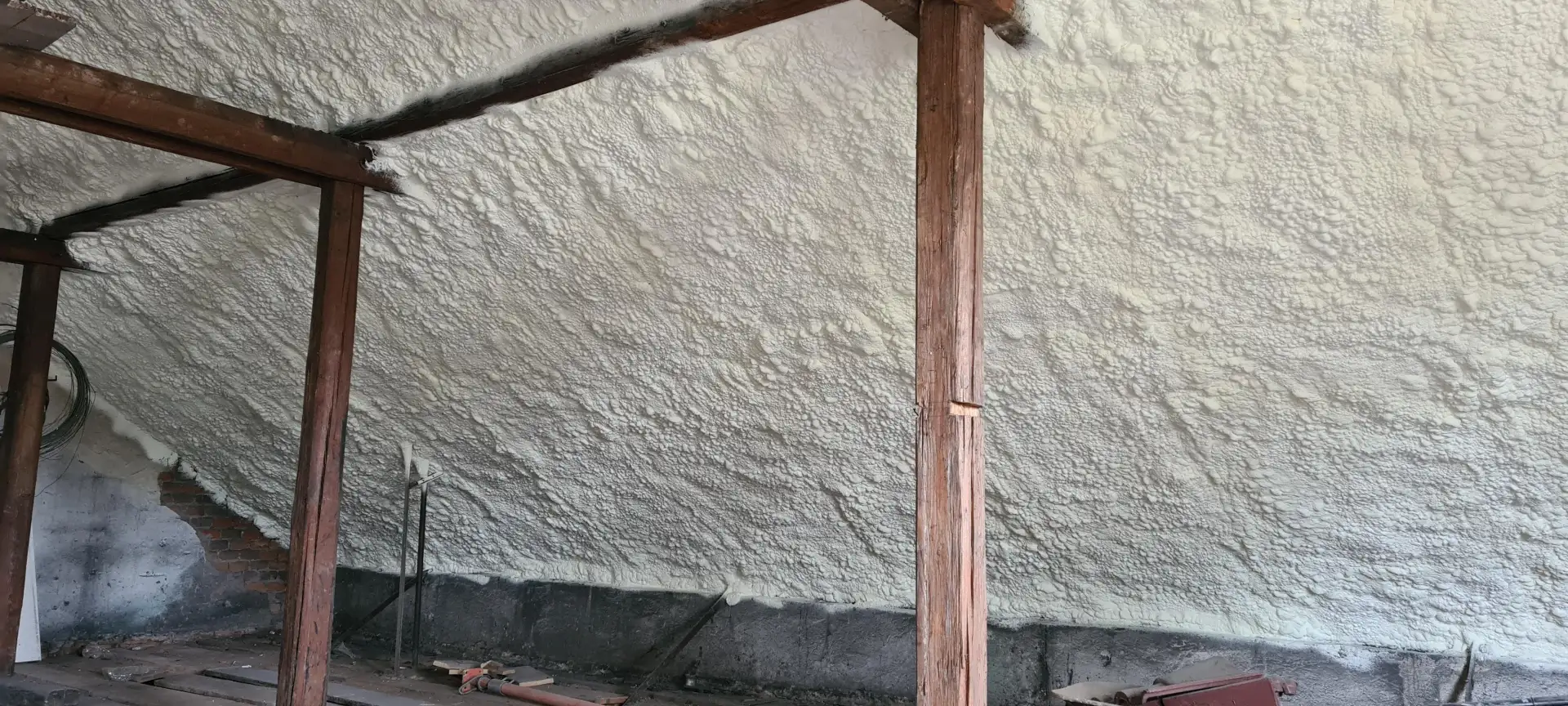 Izolace podkroví stříkanou PUR pěnou – reference Superizolace 63