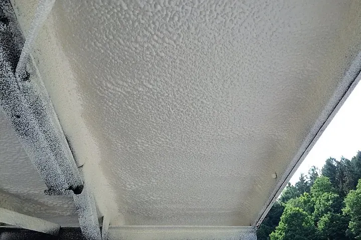 Izolace mobilního domu stříkanou pěnou