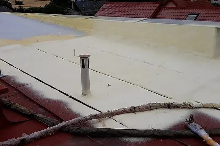 Izolace střechy PUR pěnou