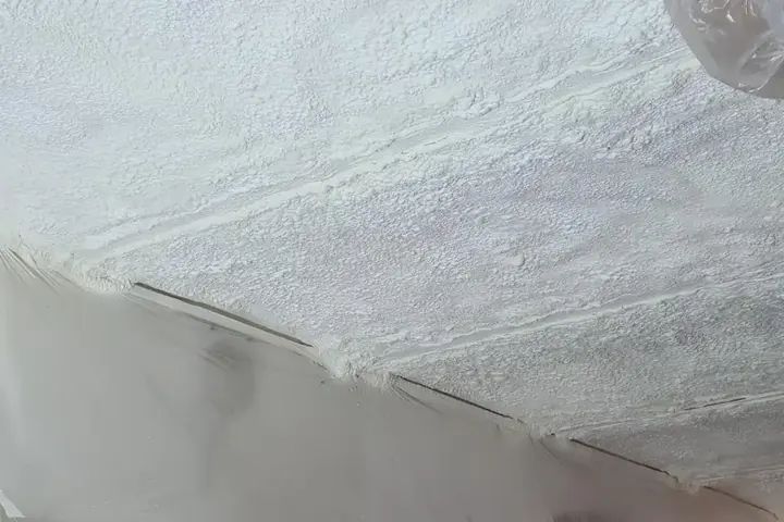 Ukázka zateplení stropu PUR pěnou