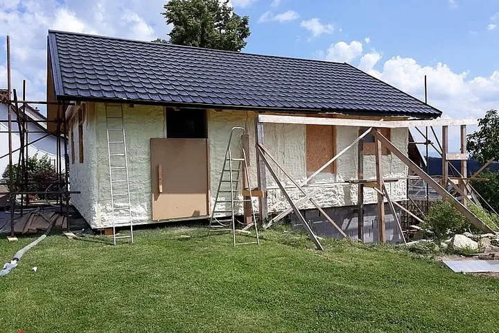 Izolace dřevostavby stříkanou PUR pěnou – reference Superizolace 80